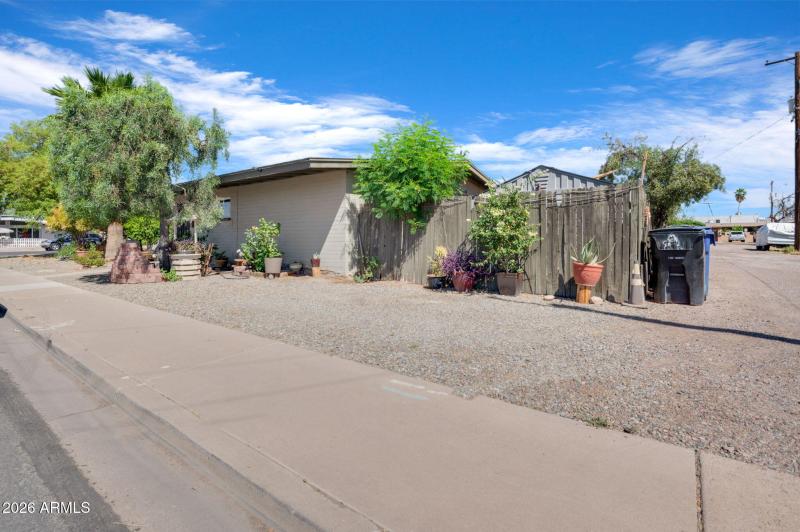 5-web-or-mls-W Garden Cir-5