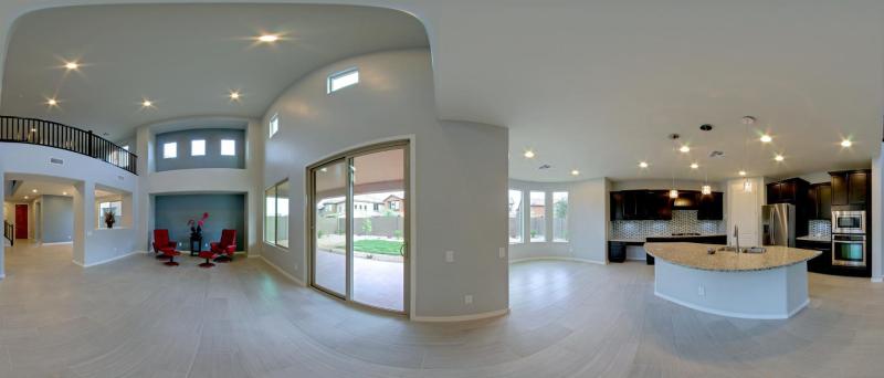 Panorama - Kitchen & Family