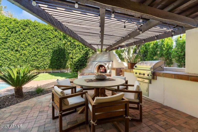 24 Outdoor Kitchen
