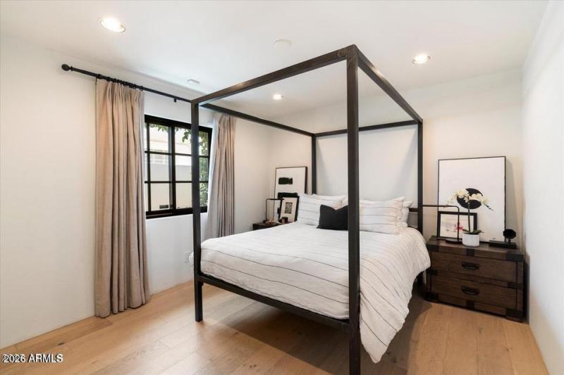 20 Guest Bedroom