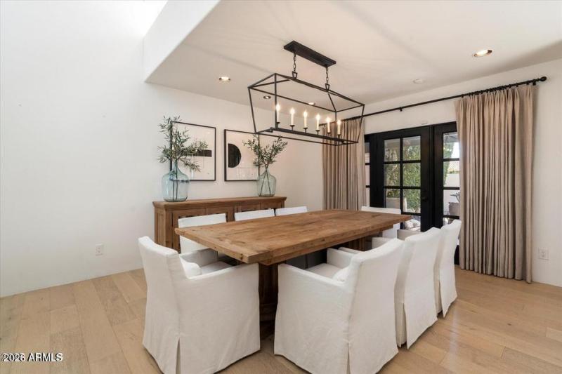 9 Formal Dining