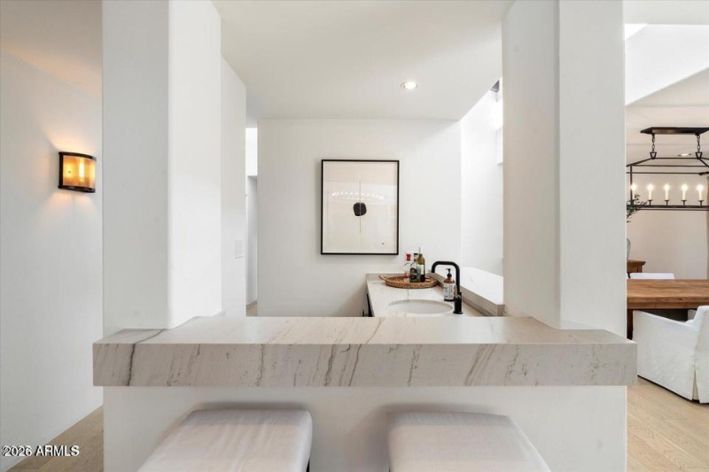 8 Wet Bar