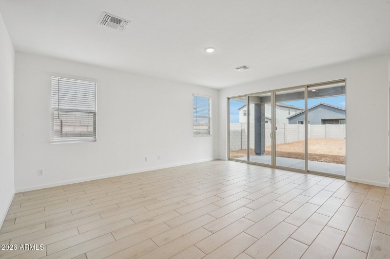 5-web-or-mls-W Brown St-S0104-005
