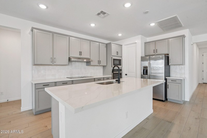 11-web-or-mls-W Brown St-S0104-011