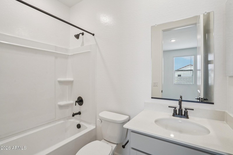24-web-or-mls-W Brown St-S0104-024