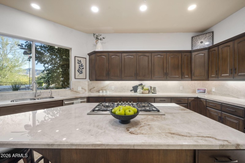 19-web-or-mls-12110-e-gold-dust-ave