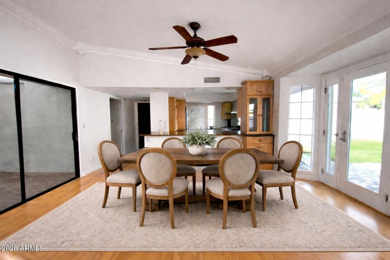 dining virtually staged