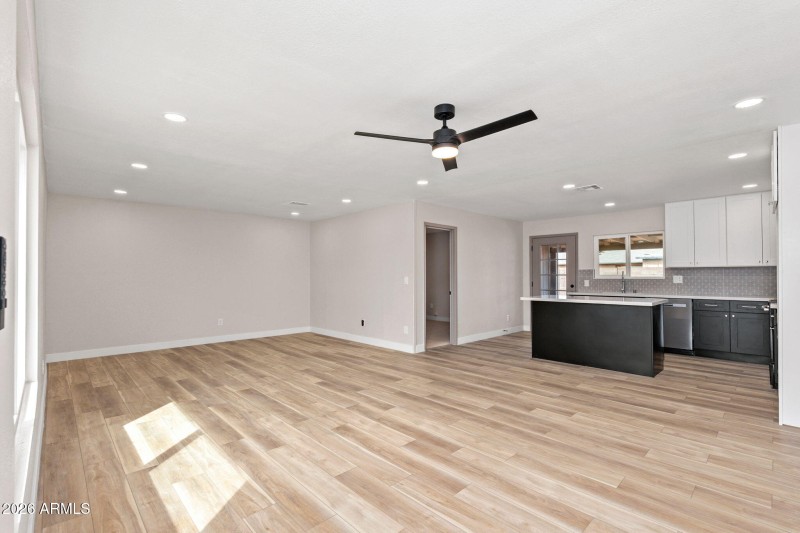 3556 E Helena Dr - 04