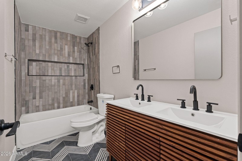 3556 E Helena Dr - 16