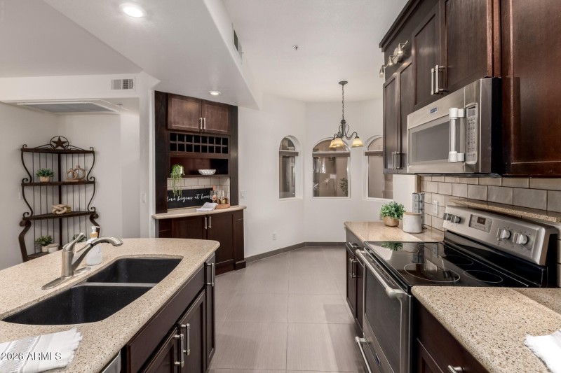 Kitchen & Casual Dining
