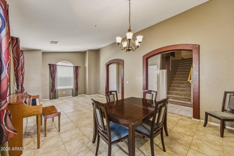 15-web-or-mls-1542 E Chaparral Pl-203