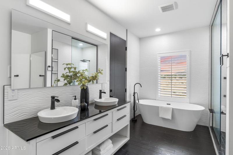 Upper Owner's Bath