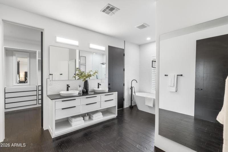 Upper Owner's Bath