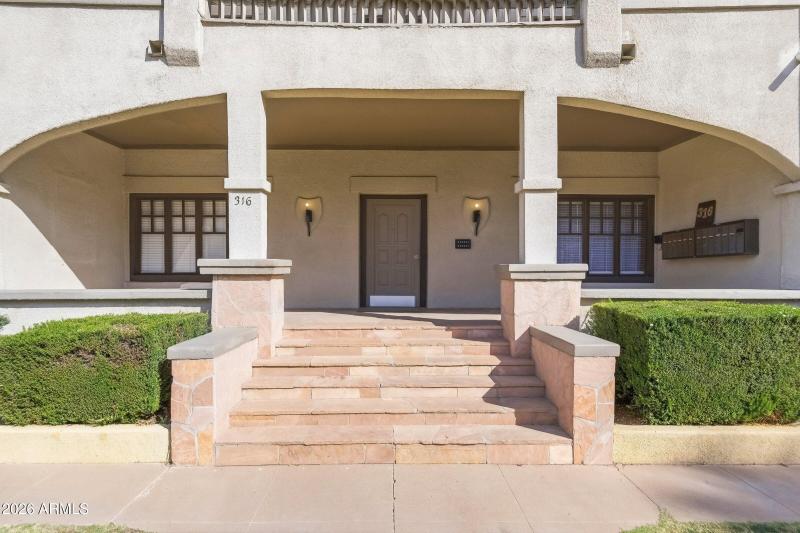 4-custom-314 W Roosevelt St-4