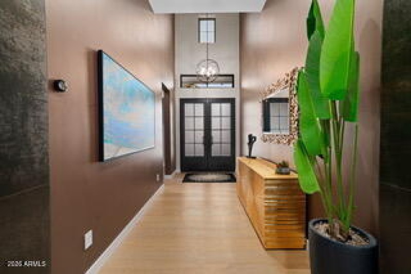 Luxurious Foyer sets the Tone