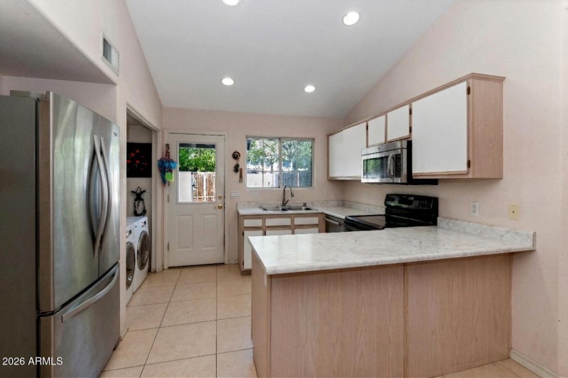 860 N McQueen Rd-large-007-026-860 N McQ