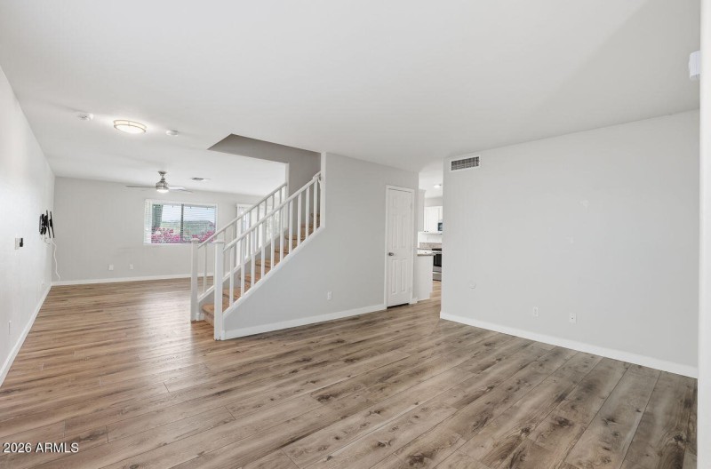 5-web-or-mls-23221 N 20th St Phoenix, AZ