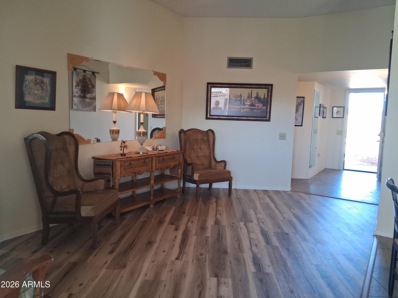 13663 Livinroom2