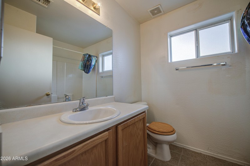 Bathroom 2-pic 2