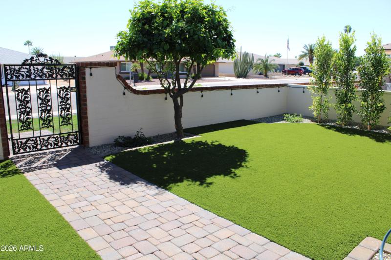 09 - Gated Courtyard