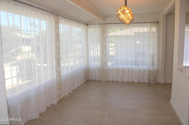 14 - Elegant Dining Rm