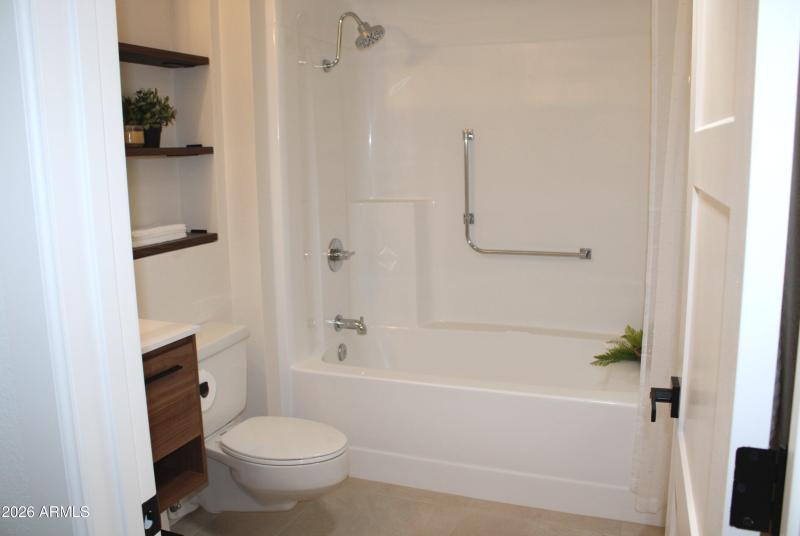 30 - Large Guest Bathroom