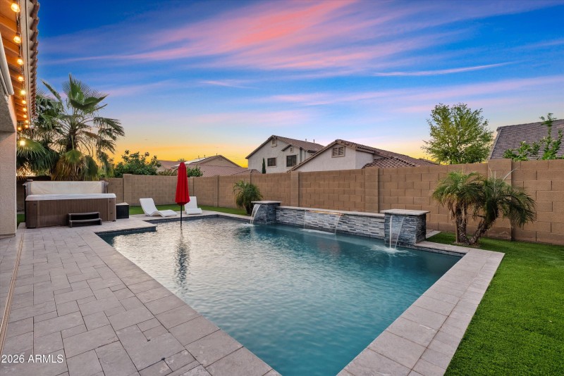Pool & Hottub
