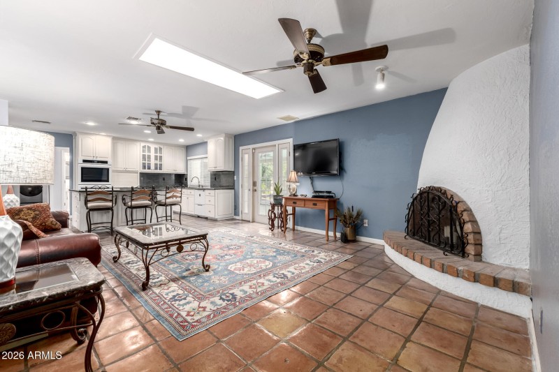 11 Charter Oak