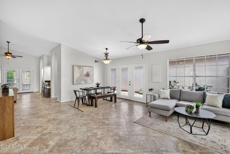 8-web-or-mls-004W Kimberly Way