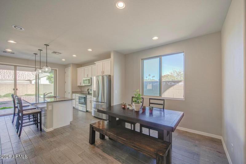 05-Dining area.jpg