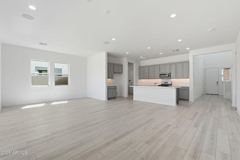 Kitchen & dining