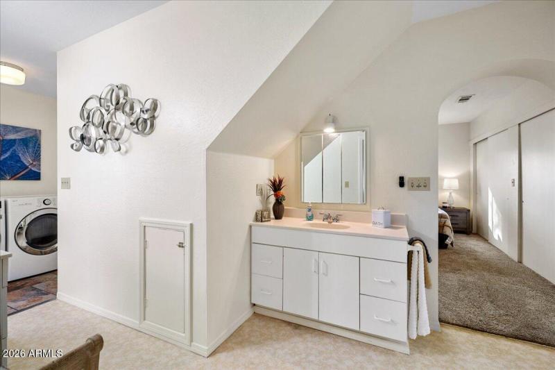 25-Bathroom