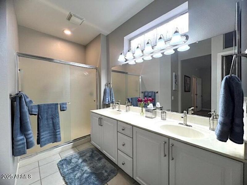 Main bathroom 2