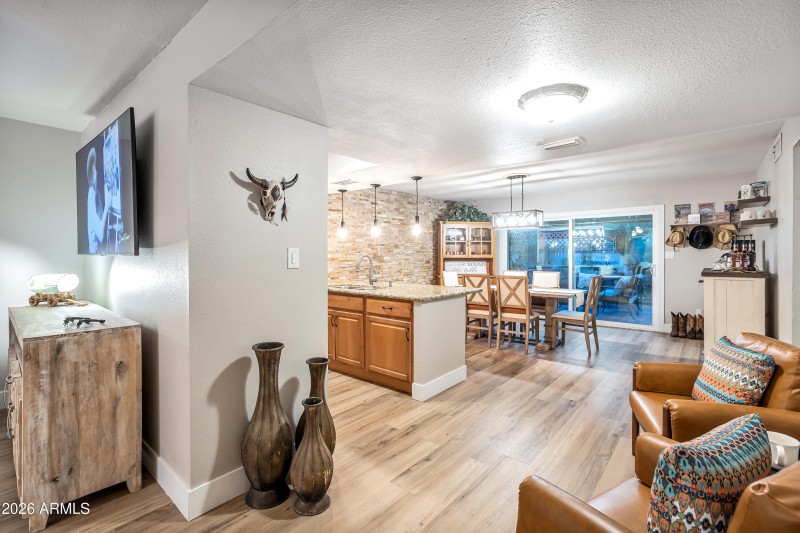 Kitchen:Dining:conversation areas