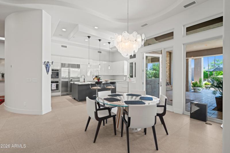 Open Concept Eat-in Kitchen