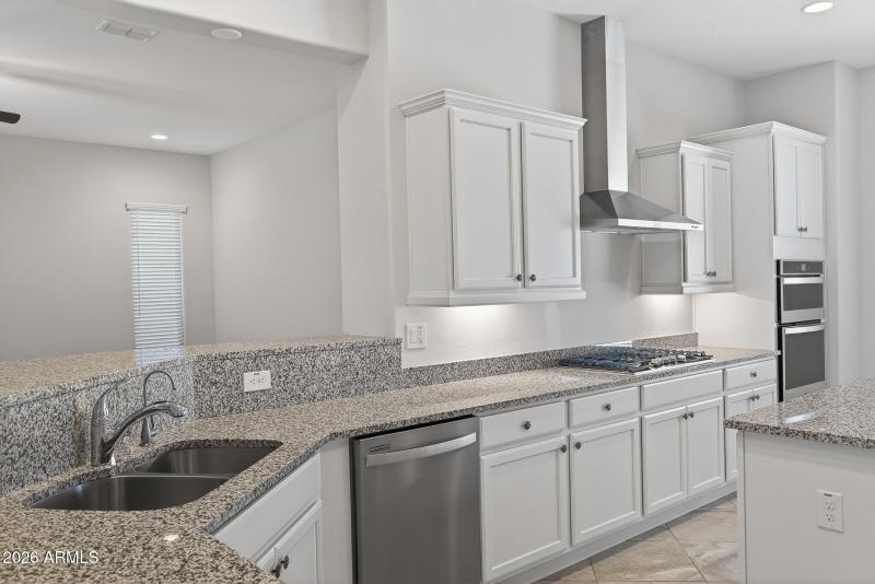 10) KITCHEN