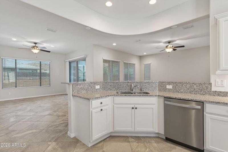 15) KITCHEN