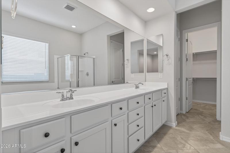 22) PRIMARY BATH