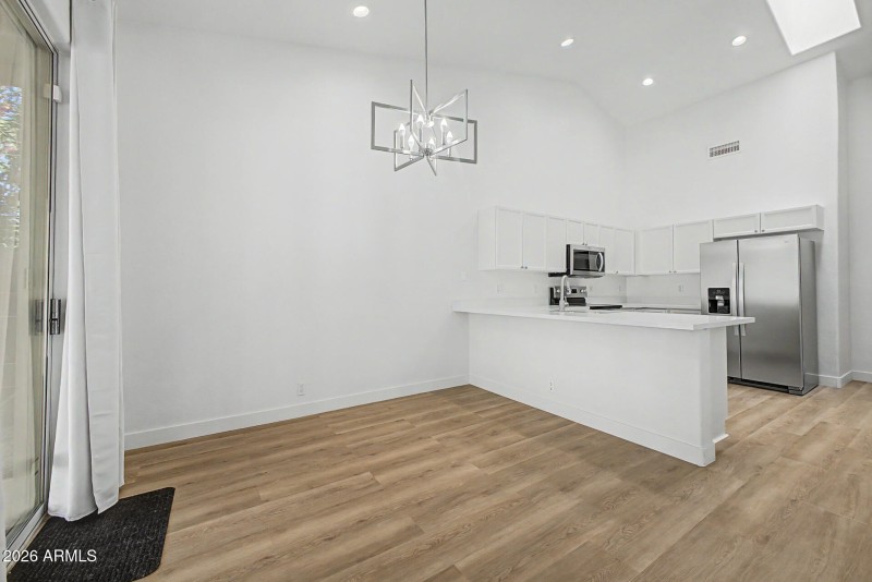 Kitchen & Dining