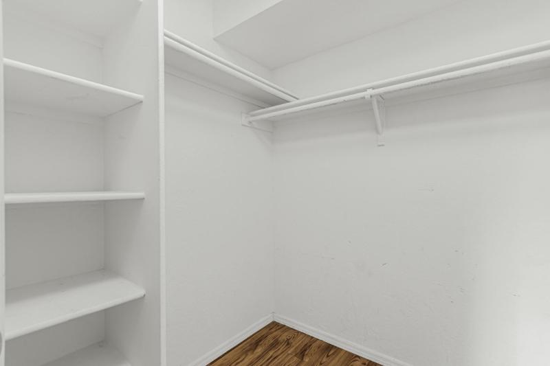YES A WALK IN CLOSET