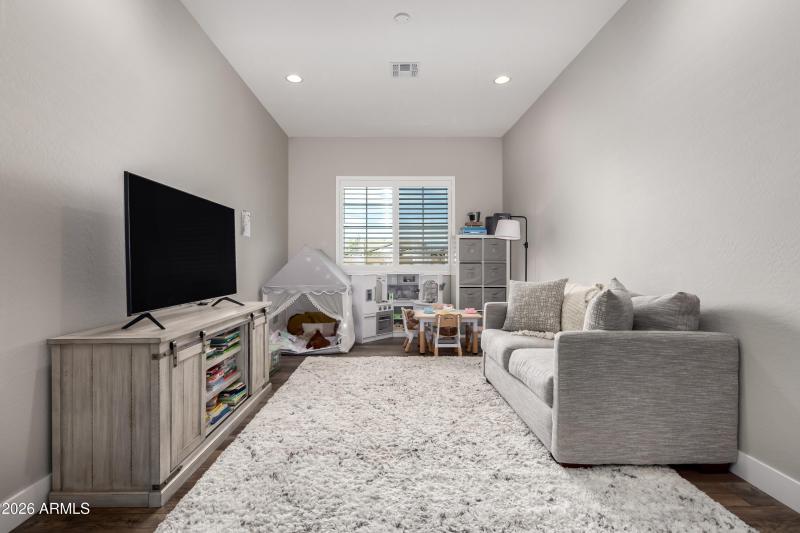 Den/Flex Room