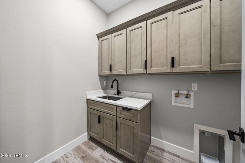 40-web-or-mls-102 S Montgomery Ave - MLS