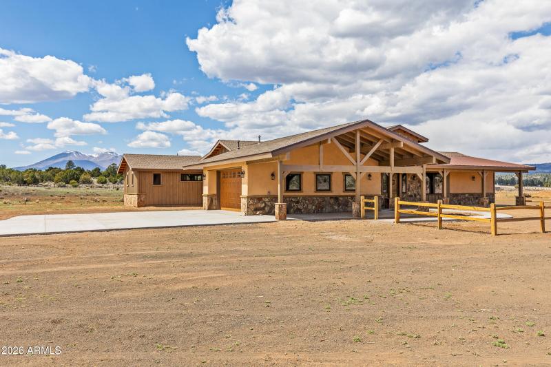 6570 Meadows Lane-3