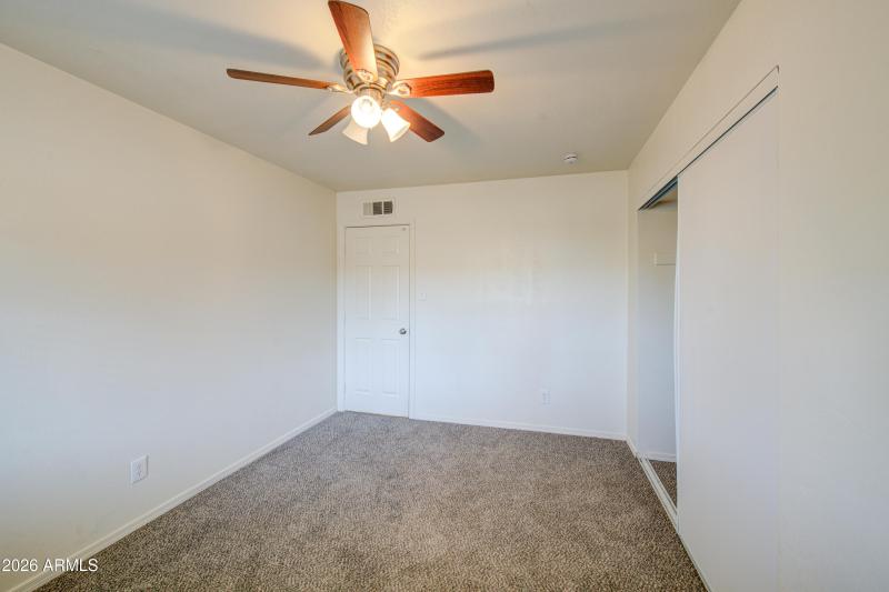 Bedroom 4-pic 2