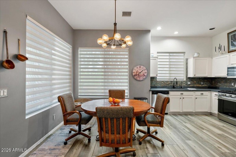 10-Dining Area