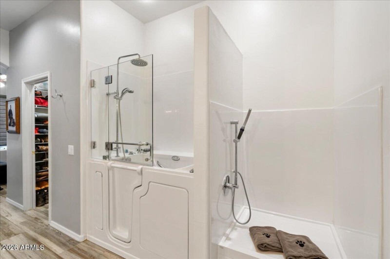 Jetted Shower/Tub & Pet Shower