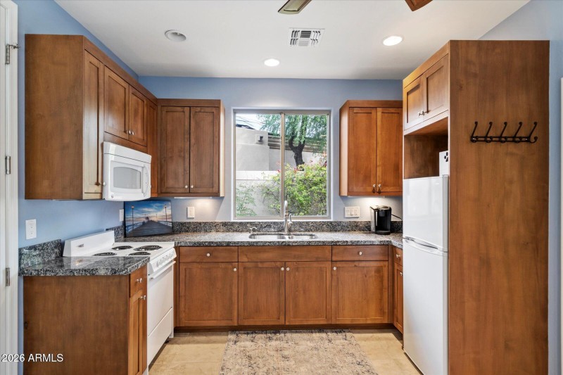 Casita-kitchen 2