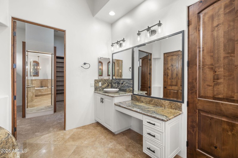 18-web-or-mls-24027-s-121st-pl