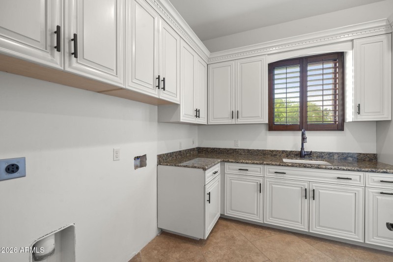 21-web-or-mls-24027-s-121st-pl