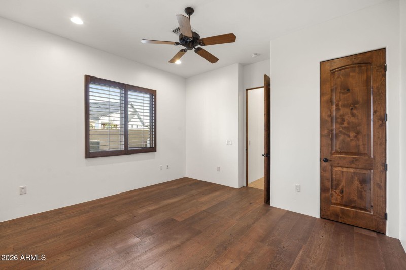 24-web-or-mls-24027-s-121st-pl